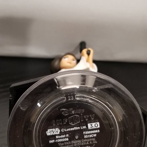 LOOSE: Disney Infinity 3.0 Star Wars Princess Leia - Picture 4 of 6